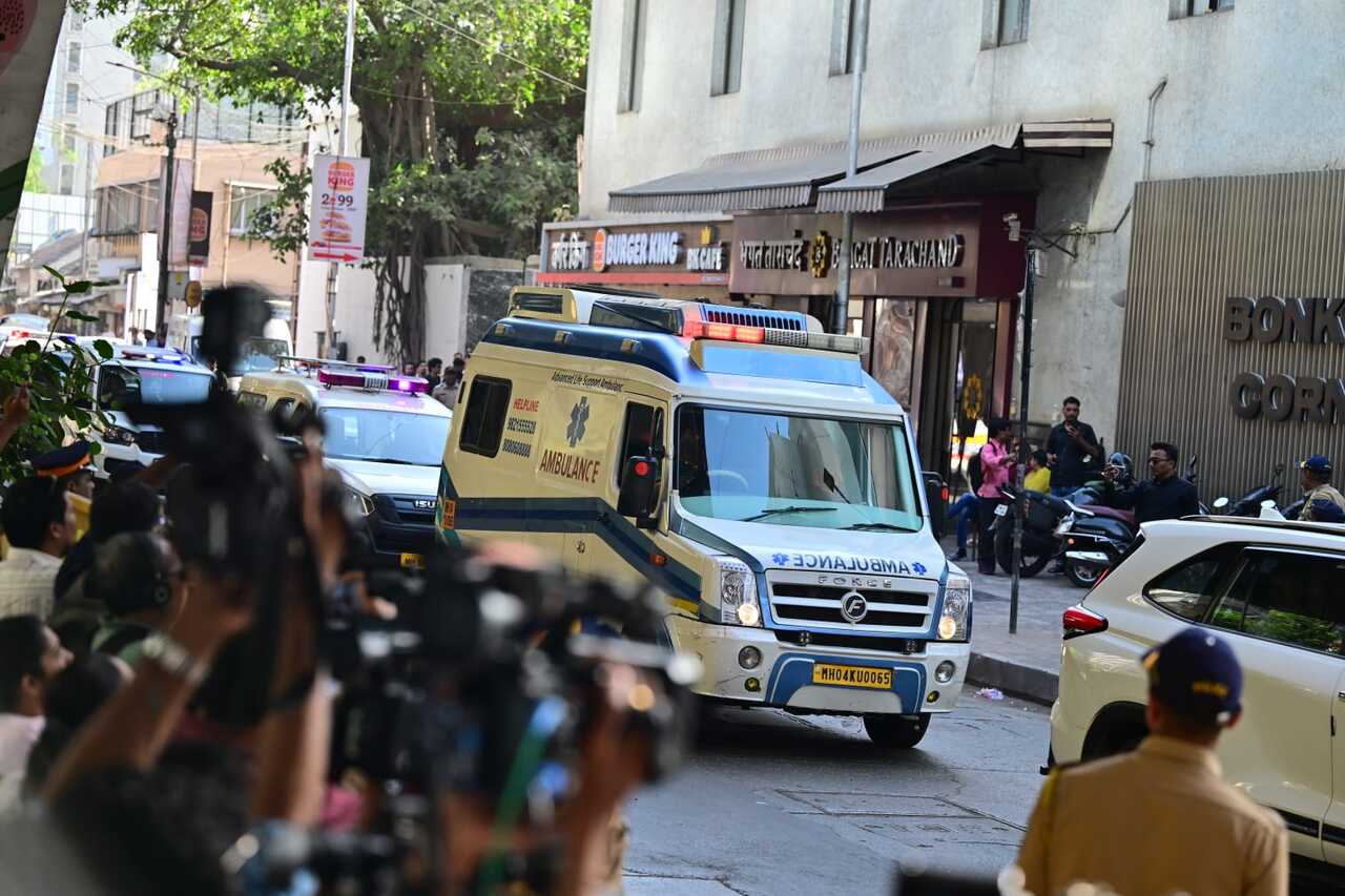 Her remains arrived at her residence, Casa Grande, Lower Parel, at around 5 PM on Sunday, April 12, 2026.